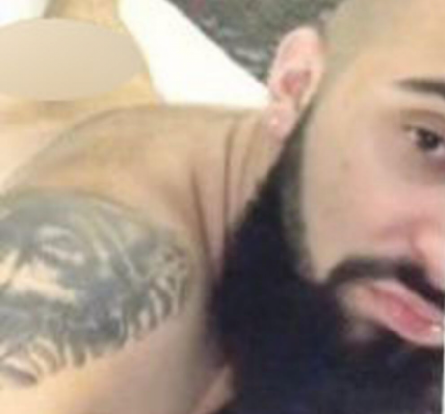 TOPALKO SLAO GOLE SLIKE NEPOZNATOJ DEVOJCI Folker se snimao na stolu za masažu, pa popio blok (FOTO 18+)