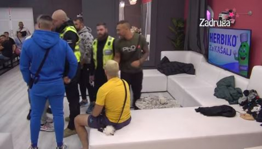 NAUČIĆU GA JA ŠTA JE LOJALNOST Moka Slavnić urnisao Ćertića posle sinoćnjeg obračuna u Zadurzi