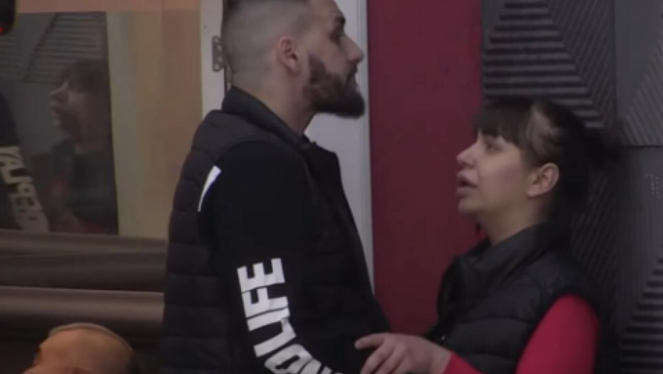 KAD SI ME ZAGRLIO, SHVATILA SAM Miljana Kulić se rasplakala zbog Zole, njemu proradile emocije, a Bebica gleda i ćuti