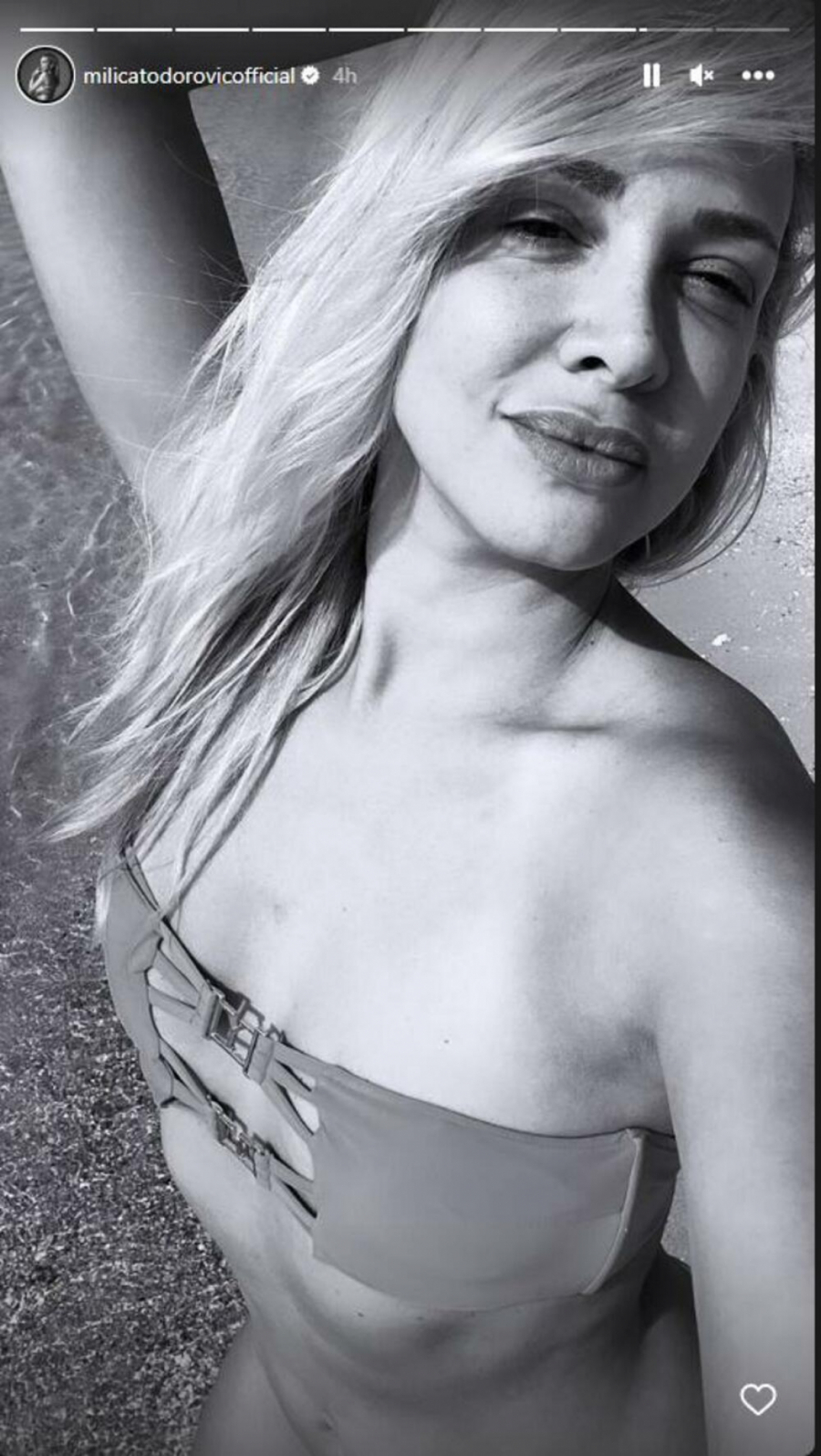 USIJALA DRUŠTVNE MREŽE Milica Todorović pozirala u bikiniju, dovela liniju do savršenstva (FOTO)