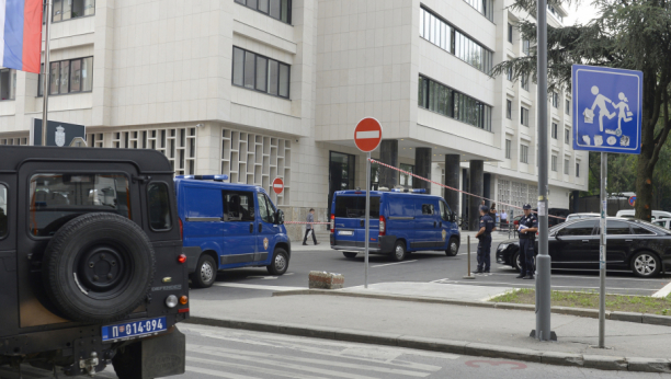 SRAMNA ODBRANA BIVŠEG POLICAJCA Pijan izujedao ćerku i zeta, unuku šutirao, a evo šta je rekao na saslušanju!