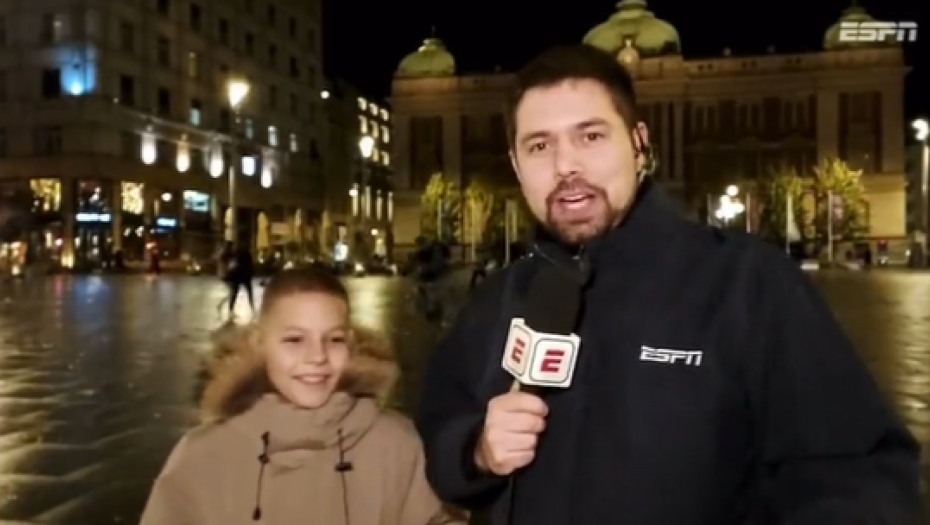 DEČAK IZ BEOGRADA POSTAO HIT U SVETU Brazilski novinari pitali mališana na Trgu Republike šta misli o utakmici sa Srbijom, ono što je rekao o Nejmaru je sve nasmejalo (VIDEO)