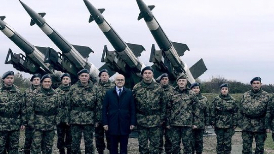 MINISTAR VUČEVIĆ OBIŠAO VOJNU BRIGADU Prikazan rad borbene smene i posluge na raketnom sistemu "neva" (FOTO)