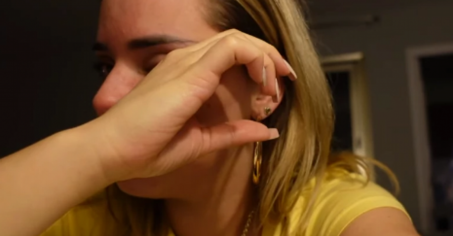 SLOMILA SE Jutjuberka Anđela ronila suze nakon što je otac rekao da su sestra i ona mrtve za njega (FOTO)