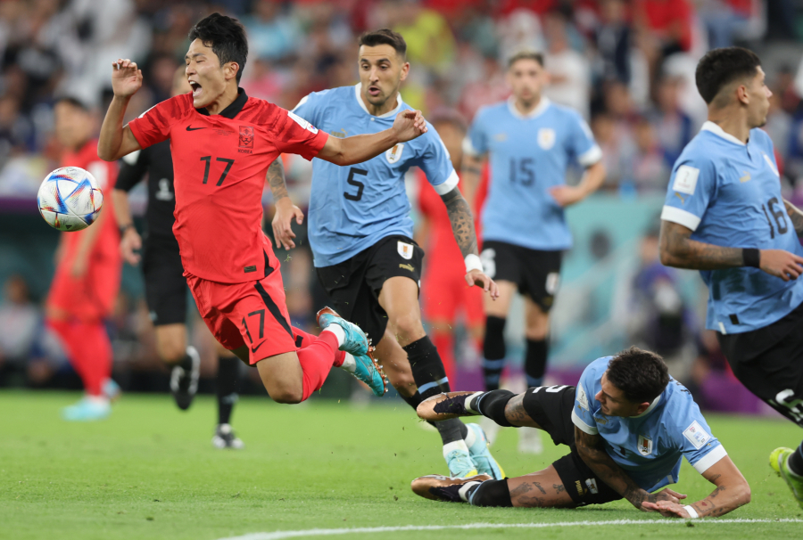 HRABRI KOREJCI IŠČUPALI BOD Južna Koreja odolela favorizovanom Urugvaju na startu Mundijala