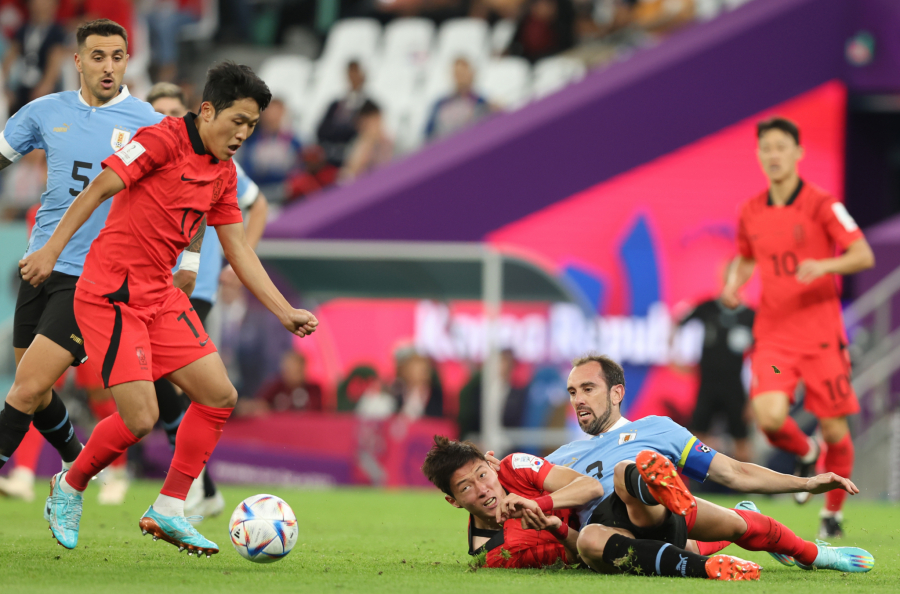 HRABRI KOREJCI IŠČUPALI BOD Južna Koreja odolela favorizovanom Urugvaju na startu Mundijala