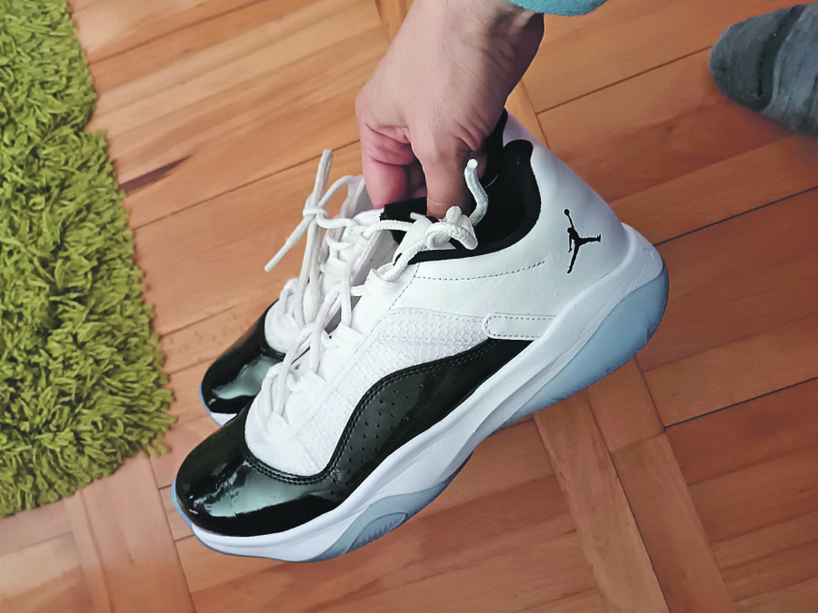 (UZNEMIRUJUĆE FOTOGRAFIJE) CRNI NIZ NASILJA S. S. (15) iz Vlasotinca krvnički pretukao vršnjak na košarkaškom treningu