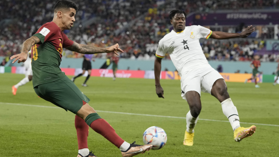 PRŠTALO NA SVE STRANE, PORTUGAL SLAVIO U GOLEADI Ronaldo ušao u istoriju, napadač Zvezde zatresao mrežu