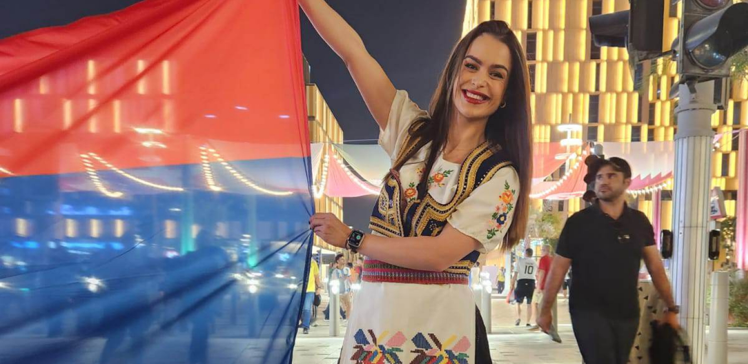 NA NJIHOVU SAMBU, MI ĆEMO KOLO Srpkinje u tradicionalnoj nošnji pred meč Srbije i Brazila (VIDEO)