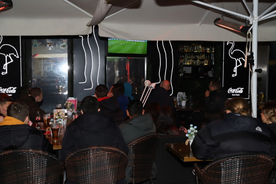 CELA SRBIJA JE NA NOGAMA Veliki broj Srba se okupio u kafićima, pružaju podršku 