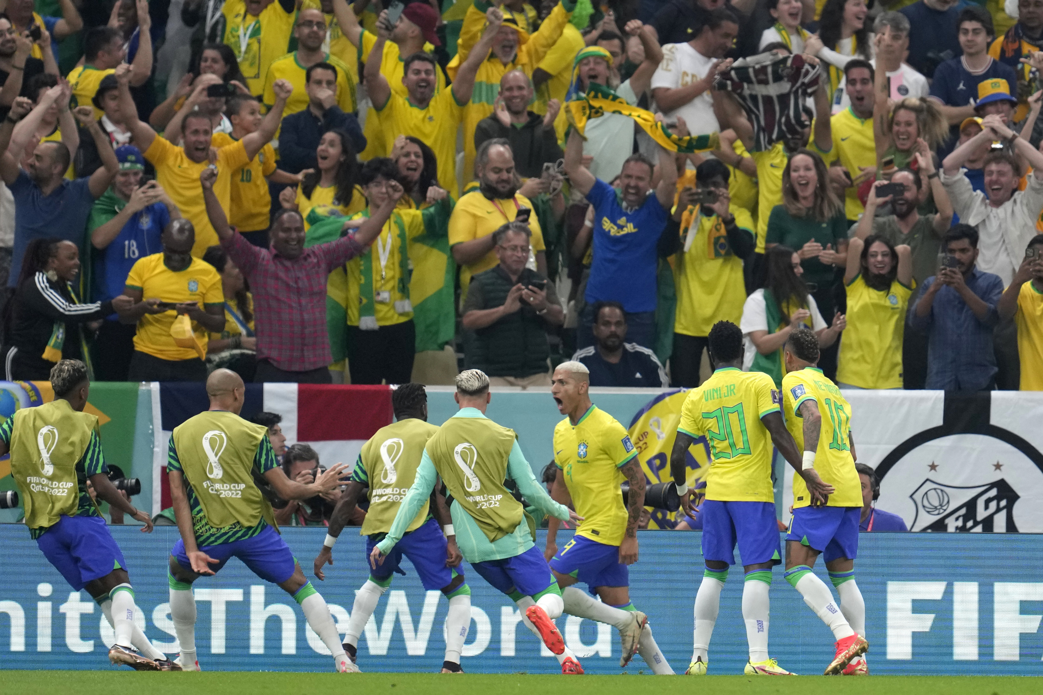 RIŠARLISON SKRESAO KRILA 