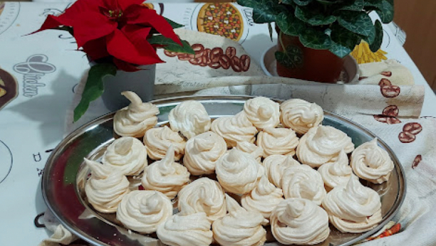 POZNATI SLATKIŠ NA MALO DRUGAČIJI NAČIN Punjene puslice sa čokoladom, očaraće vas ukusom