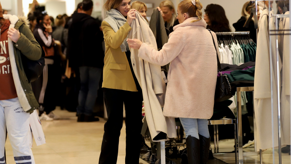 CRNI PETAK PROP'O! Srbi ove godine izgleda prozreli namere prodavaca, pa iskulirali sniženja