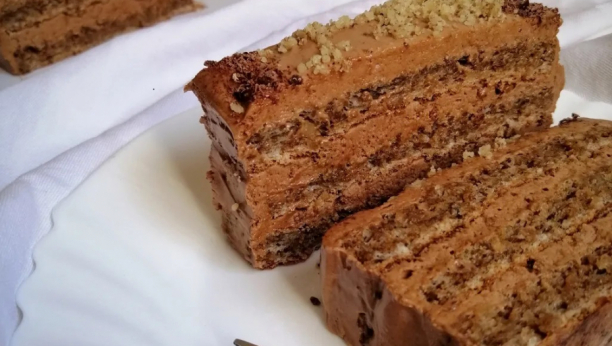 RASKOŠNA POSLASTICA Čemberlen torta, starinski slatkiš od čokolade i lešnika