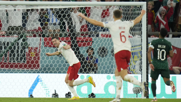 NIŠTA OD NOVE SENZACIJE Levandovski vodi Poljake ka osmini finala, Saudijsku Arabiju skupo koštao promašen penal (VIDEO)