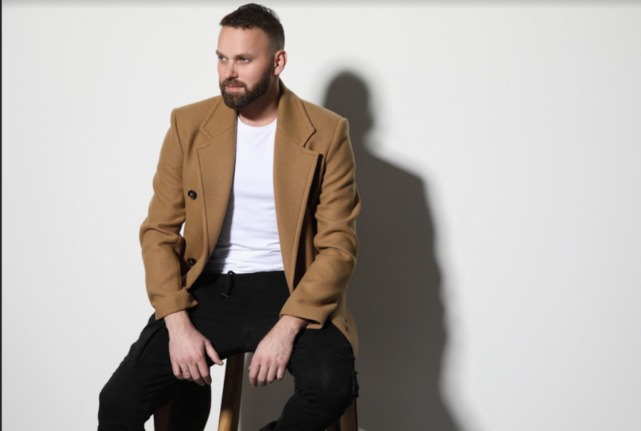 PREMIJERA!Poznati pevač objavio spot vredan više od 20.000 evra! (VIDEO+FOTO)