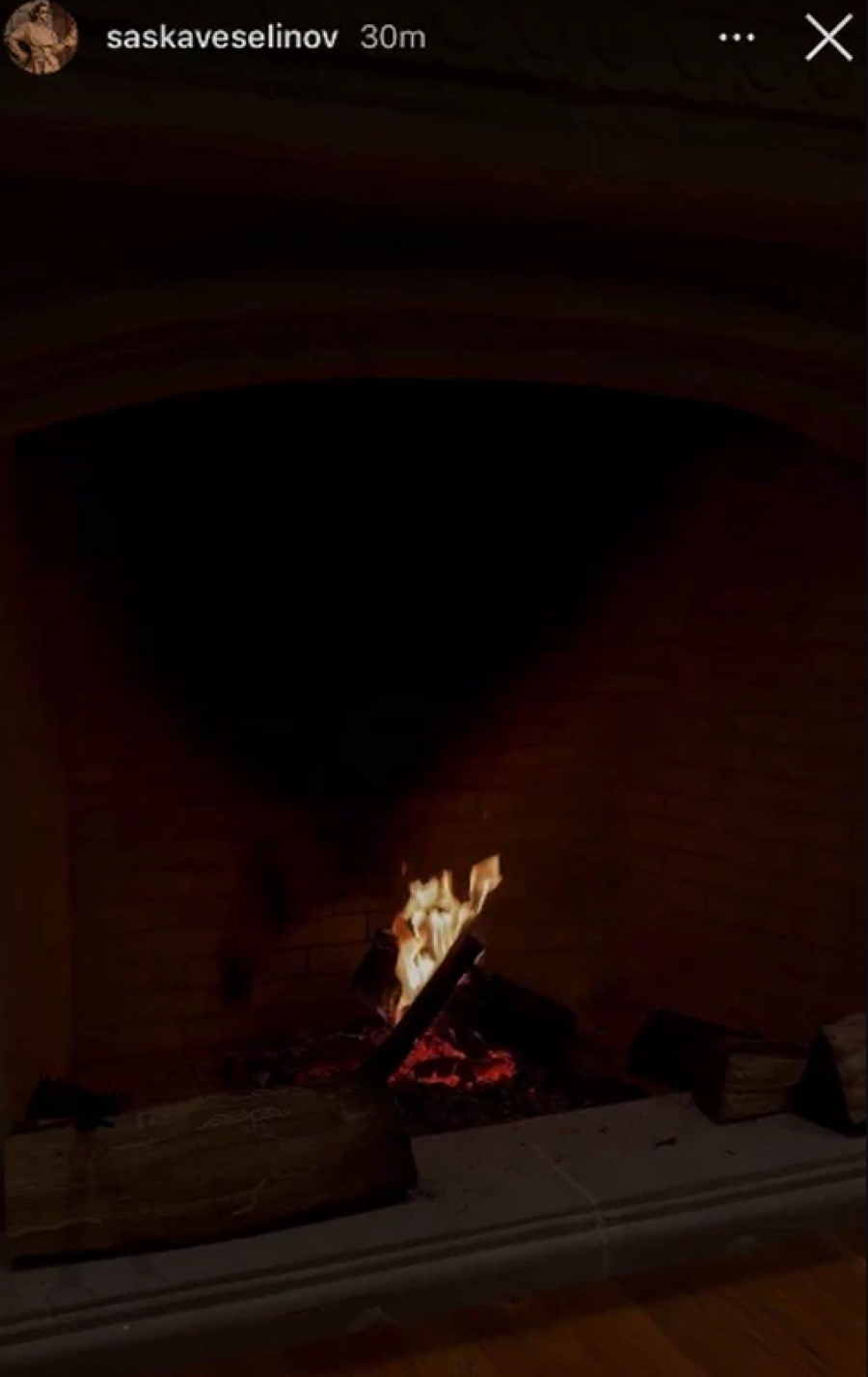 OVO JE DOM SAŠKE I ĐOLETA ĐOKOVIĆA Bračni par uživa u luksuzu, u dnevnoj sobi imaju kamin, a svi su primetili ovo (FOTO)