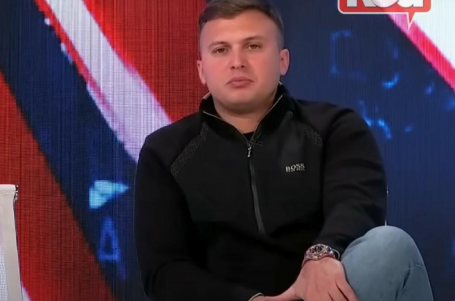 NAMERNO STE ME STAVILI DA SEDIM PORED JOVANE Stefan Karić pobesneo u studiju,a njena reakcija je iznenadila sve