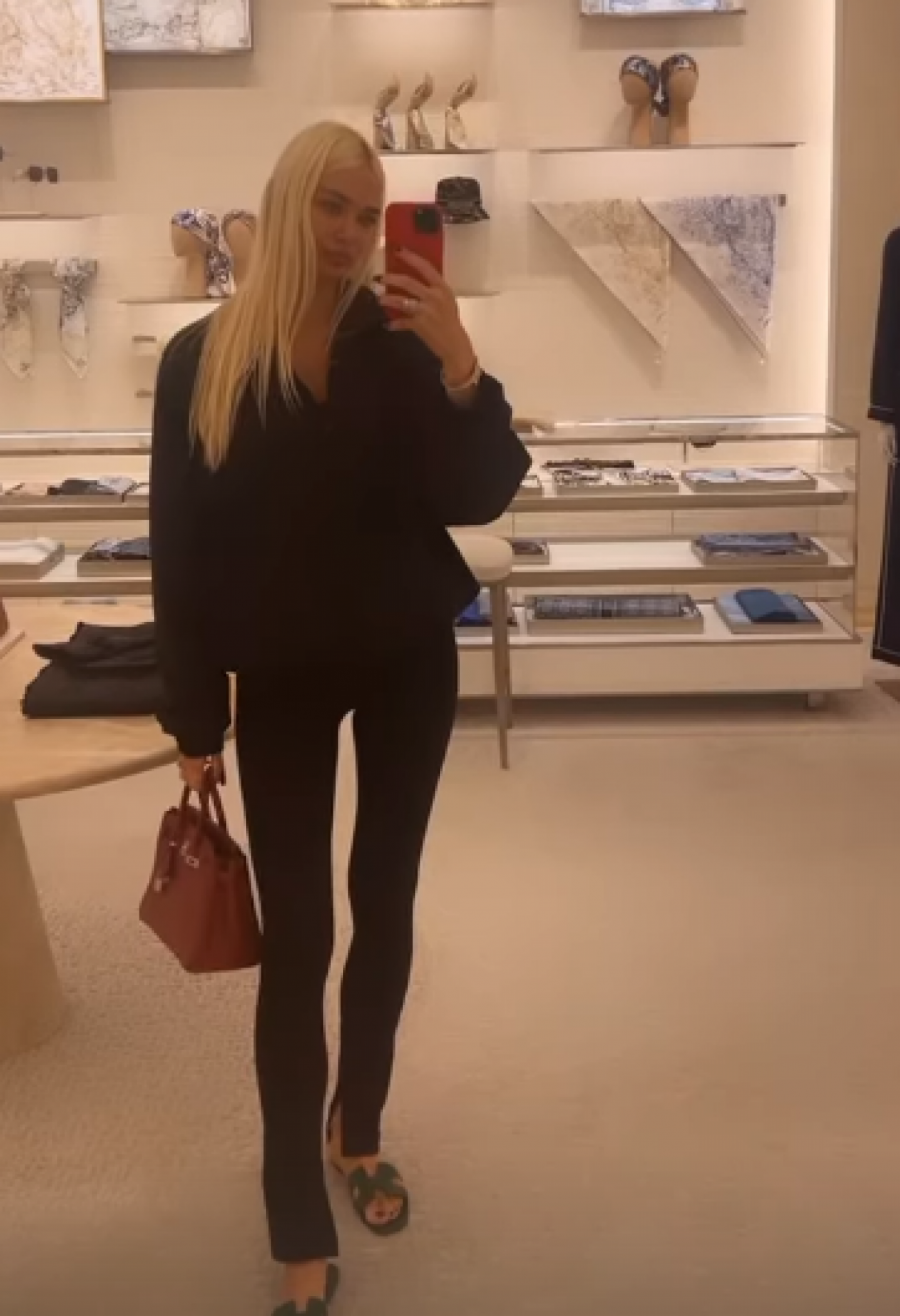 EVO ŠTA RADI SOFIJA DOK LUKA TRENIRA Manekenka pokazala kako provodi dane u Dohi, Jović se sprema za meč, a evo ko njoj pravi društvo (VIDEO)