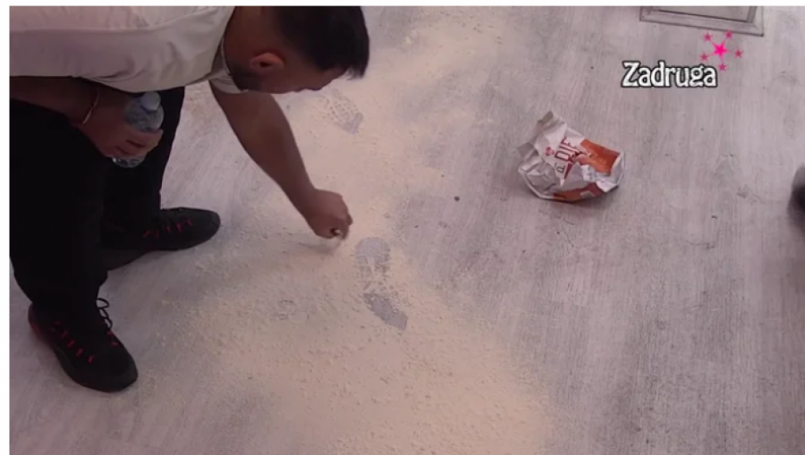 SKANDAL U ZADRUZI Petrući uništio ono što je Ćertiću najvažnije, Lepi Mića odmah skočio: Mamu ti je*em!