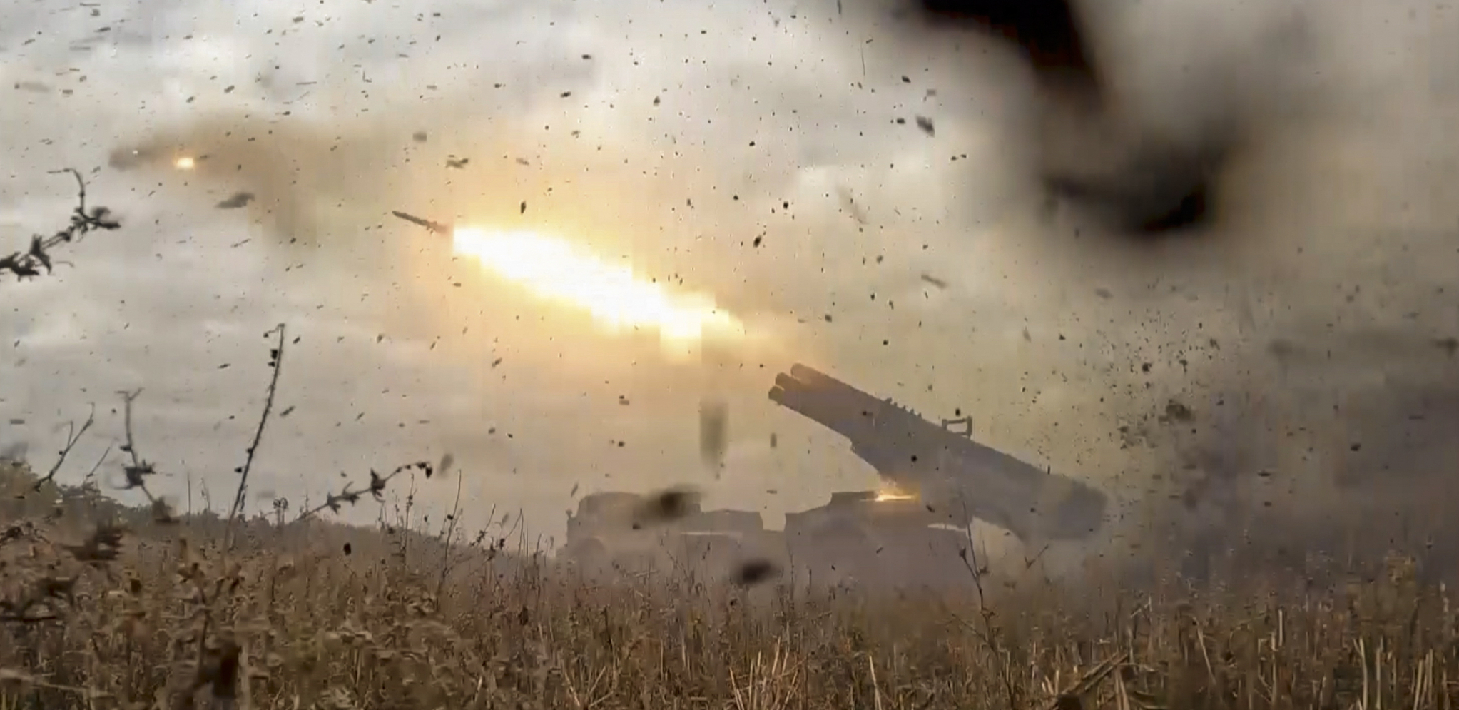 VELIKI GUBICI KIJEVA Ruska PVO prvi put oborila novu Ukrajinsku operativno taktičku raketu (VIDEO)