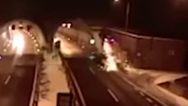 PROBAO DA PRESKOČI TUNEL! Jeziv snimak iz Slovačke, automobil poleteo sa puta! (VIDEO)