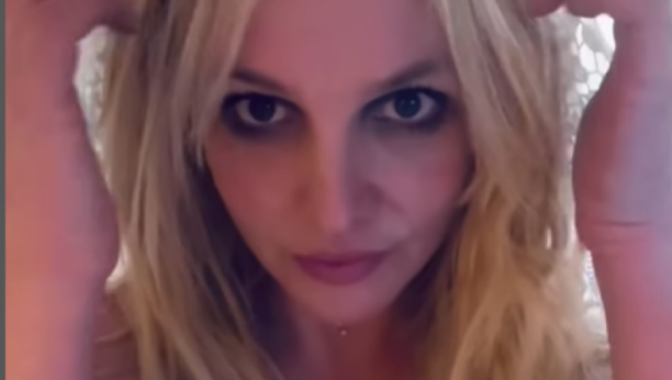 BRITNI OBJAVILA FOTKU NA KOJOJ JE POTPUNO GOLA Njen komentar je još skandalozniji, milion ljudi se pita da li je sišla s uma