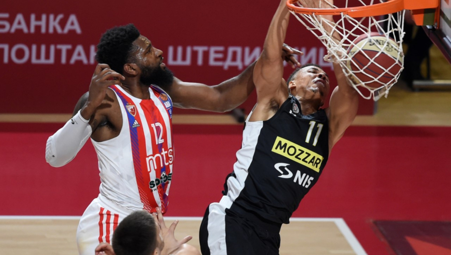 MOĆNA ZVEZDA SLAVILA U DERBIJU Haos, prekid, pa lekcija crveno-belih Partizanu