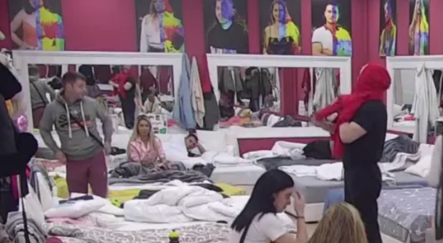 ODALI SE Zvezdan uspeo da izmami Aleks osmeh na lice, evo šta je Slavnić uradio (FOTO)