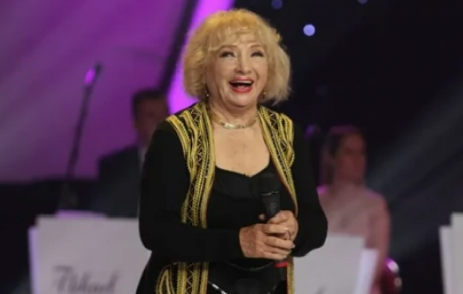 BEZ KAZINA NE MOGU Pevačica (95) otkrila tajnu dugovečnosti: Ležem u tri ujutru i vodim buran život!