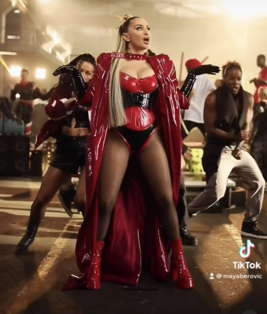 VRATILA SE MAMA Maja Berović nikad vrelijim izdanjem pomutila um jačem polu (FOTO)