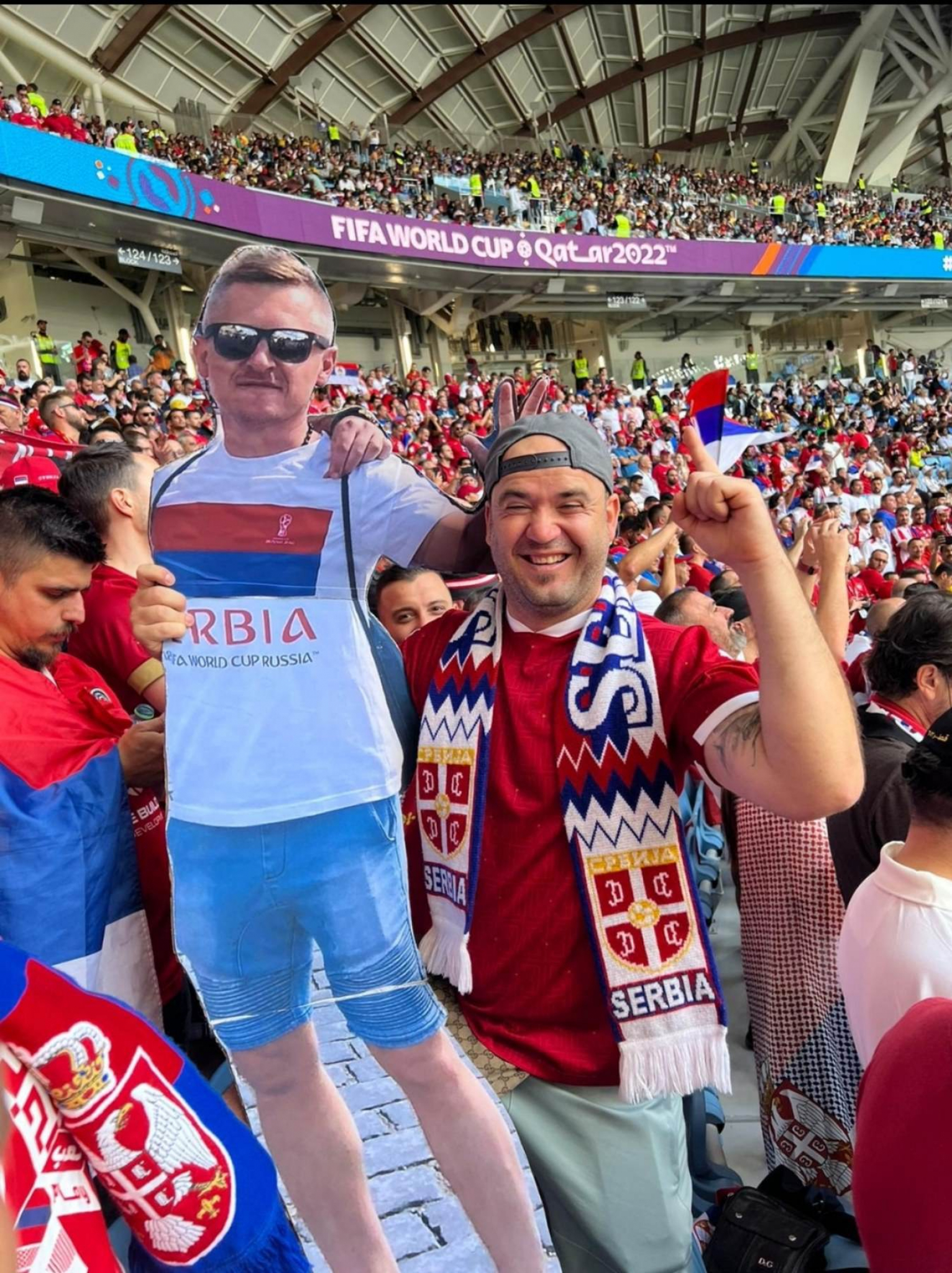 NAJLUĐA PRIČA SVETSKOG PRVENSTVA Kako je Srbin umesto navijačkog rekvizita na utakmicu poneo šuraka (FOTO)