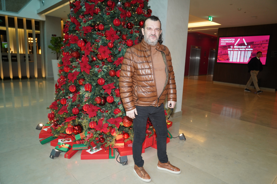 BACILA MI CRVENE GAĆICE NA BINU Lukas za Alo otkriva: Ribe mi se više ne nude na nastupima