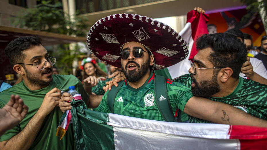 MEKSIKANCI SA SOMBREROSIMA, SAUDIJCI SA KONJIMA, PESMA, PLES I MEGAFONI! Uzavrela atmosfera u Dohi, navijači prave feštu! (VIDEO)
