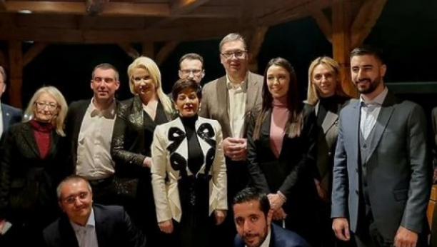 OGLASIO SE PREDSEDNIK SRBIJE Vučić: Divno veče sa kineskim prijateljima (FOTO)