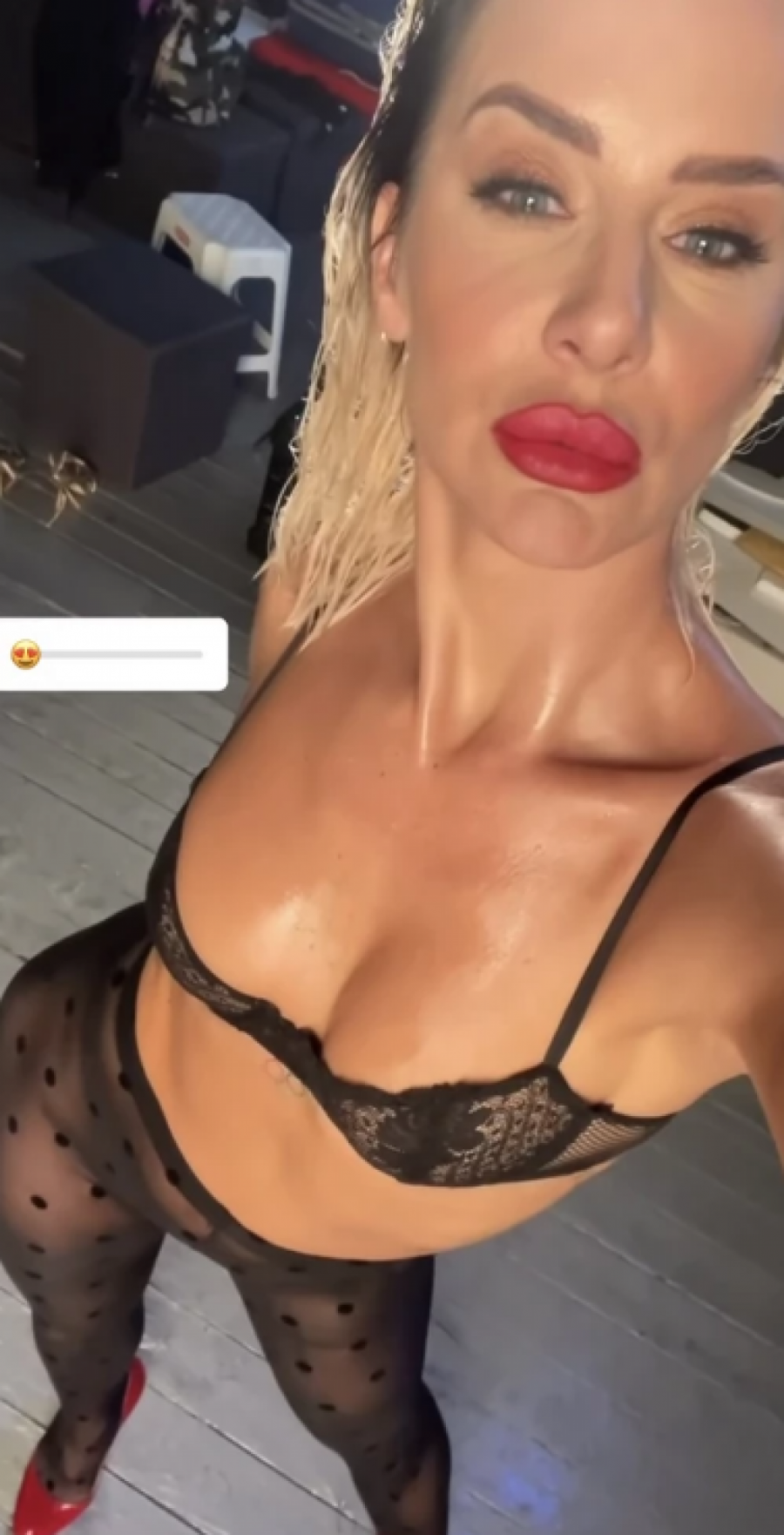 MRZITE ME, JA SIJAM! Šok izdanje Milice Dabović, pozirala bez gaćica (FOTO)