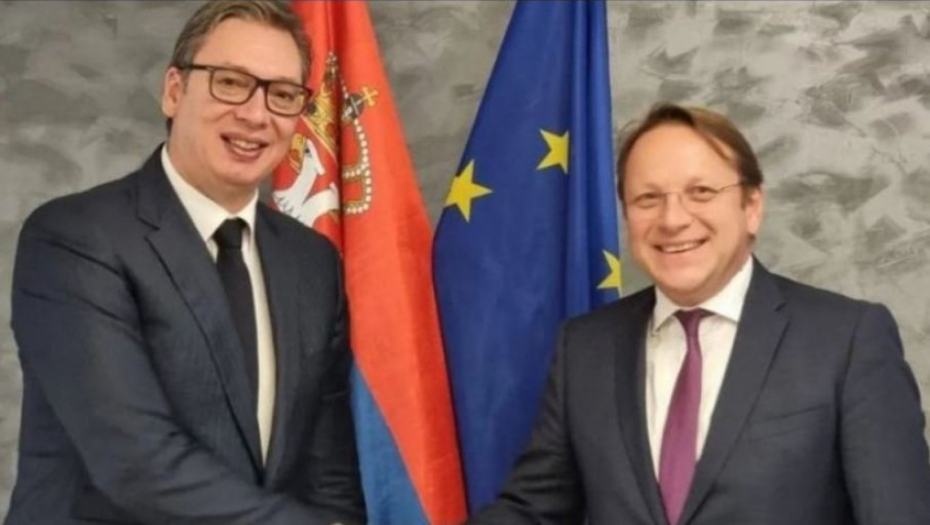VUČIĆ SUTRA SA VARHEJIJEM Predsednik Srbije dočekuje evropskog komesara za proširenje