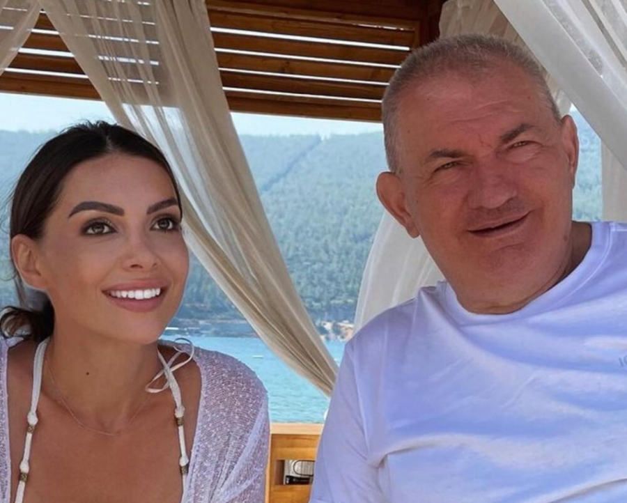 ŠOKANTNO KAKO IZGLEDA 31. GODINU STARIJI SUPRUG VODITELJKE 