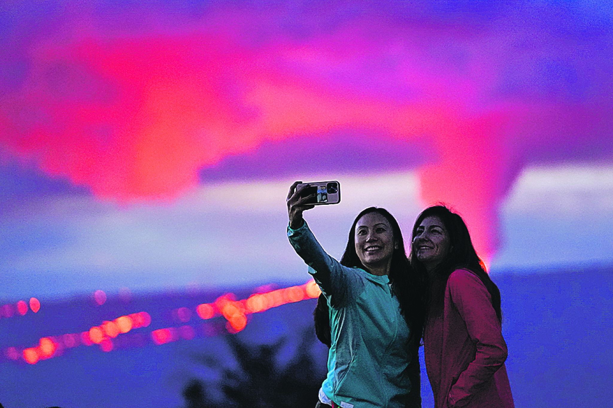 Havajski vulkan privukao hiljade radoznalaca