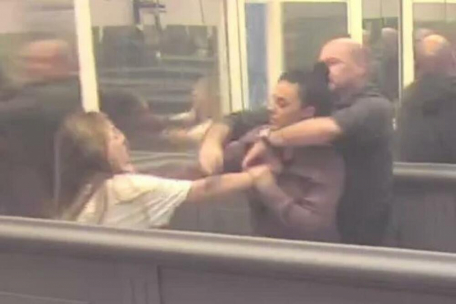 NE MOGU DA IH RAZDVOJE U cik zore tresla se Bela kuća, Anita nasrnula na Valentinu, nastao totalni haos (FOTO/VIDEO)