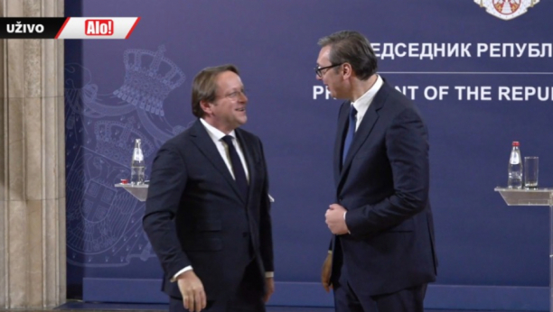 ISKRENO Predsednik Srbije nakon sastanka sa evropskim komesarom Oliverom Varheljijem - Ne stidim se emocija  zbog patnje svog naroda!