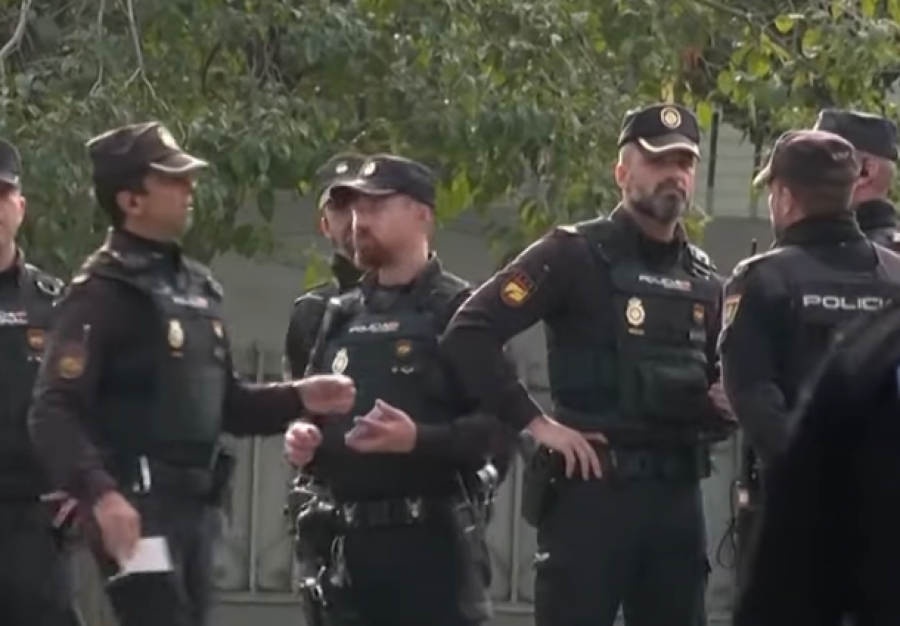 SRPSKI BEGUNAC GLUMIO POLICAJCA I DILOVAO DROGU Španska policija razbila poznatu narko - bandu
