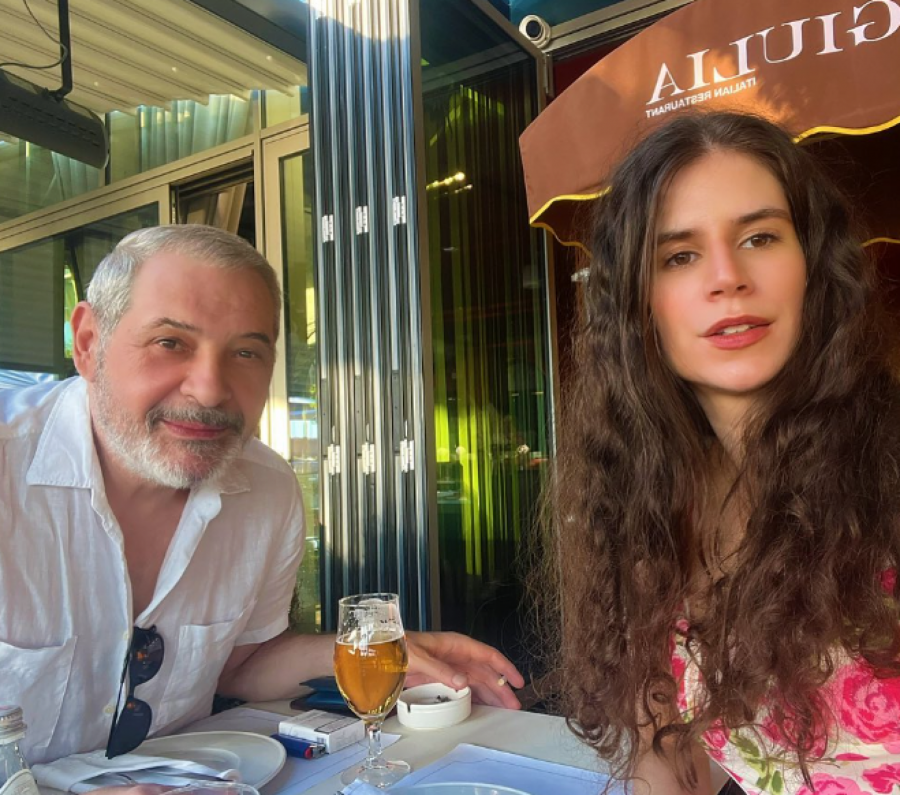 KAO DA MU JE UNUKA! Evo kako izgleda 32. godine mlađa supruga glumca Nebojše Kundačine, javnost ne može da veruje! (FOTO)