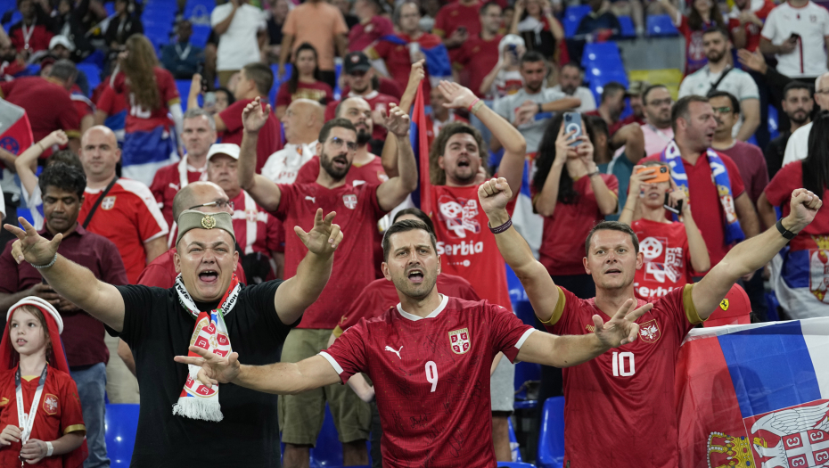 HAOS U DOHI Tuča srpskih i albanskih navijača u Kataru (VIDEO)
