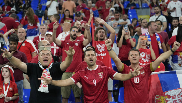 HAOS U DOHI Tuča srpskih i albanskih navijača u Kataru (VIDEO)