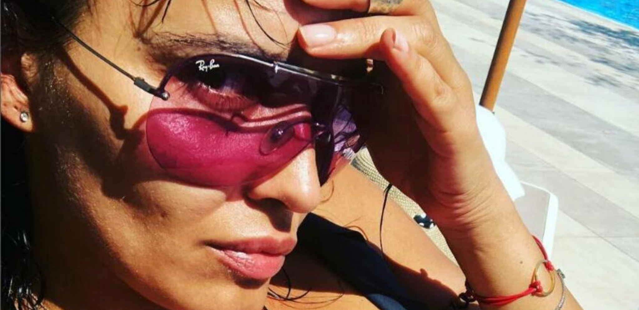 "ŠETALI SU ME OD JEDNOG DO DRUGOG PLASTIČNOG HIRURGA" Bila je jedna od najlepših voditeljki, a onda je oženjenom biznismenu rodila sina i povukla se sa javne scene (FOTO)