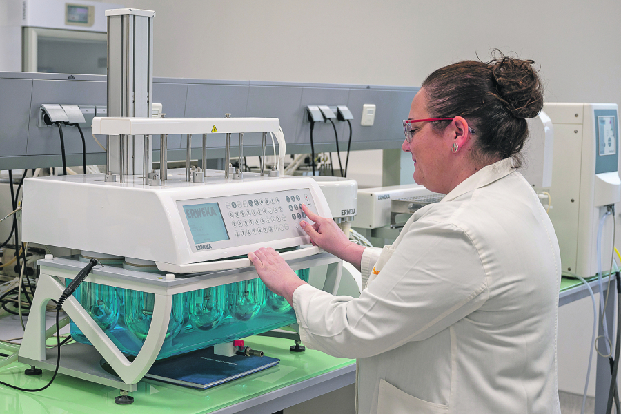 HEMOFARM Konstantno u potrazi za savremenom terapijom koja omogućava efikasno lečenje: NAUKA I KREATIVNOST u službi zdravlja