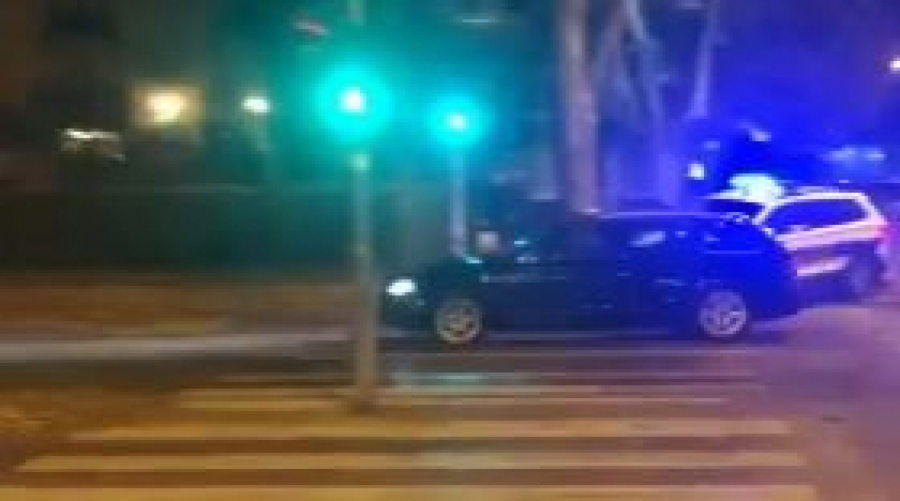 PIJAN PROŠAO NA CRVENO OSAM PUTA, PA SE  ZALETEO NA POLICIJU Detalji filmske potere za 