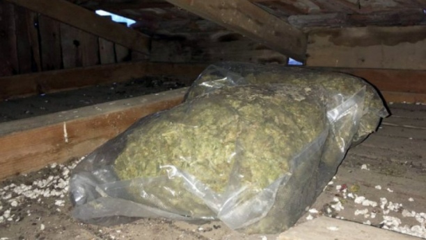 HAPŠENJE DILERA Pronašli mu 47 paketića sa marihuanom
