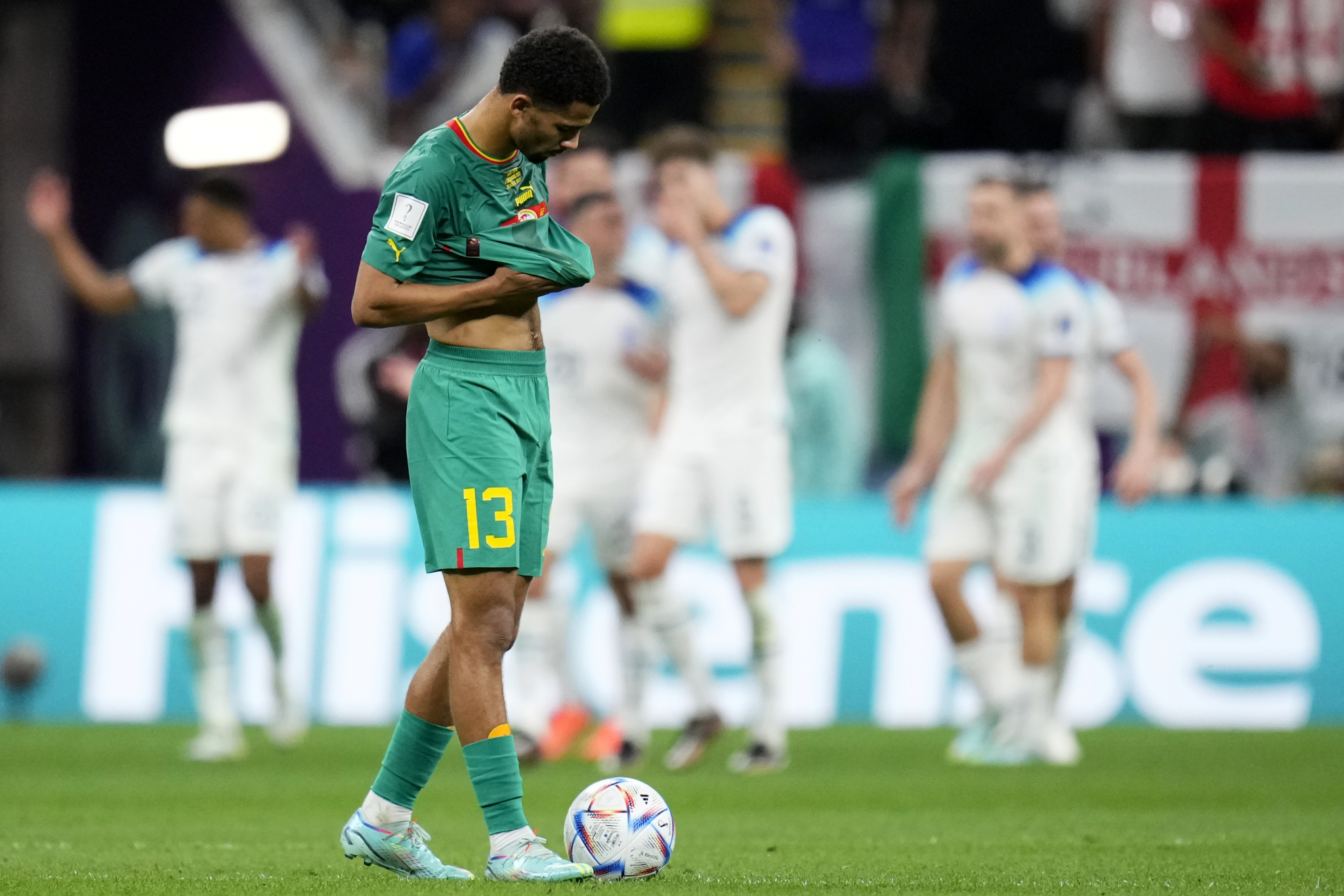 PRŠTAĆE NA SVE STRANE U ČETVRTFINALU Engleska dečurlija se igrala sa Senegalom i zakazala okršaj sa Francuzima u borbi za polufinale (VIDEO)